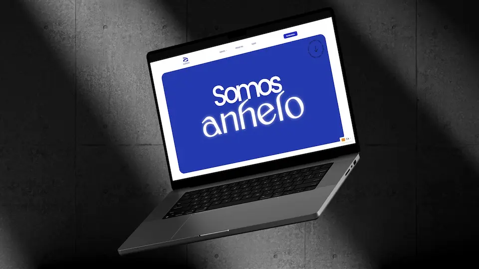 Mockup PC Anhelo Minitura - Projectes